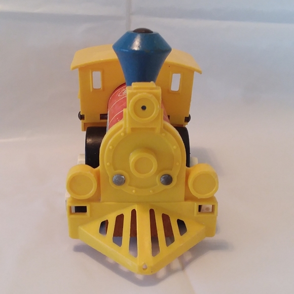 Vintage Fisher Price Rare Yellow Toot Toot Engine - Picture 3 of 12